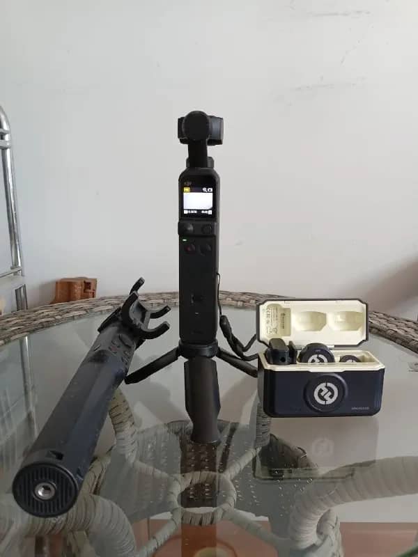 DJI osmo pocket 2 в отличном состоянии, объектив и экран в защитных стеклах. Бонусом штатиф, родная — Батуми — 500 ₾