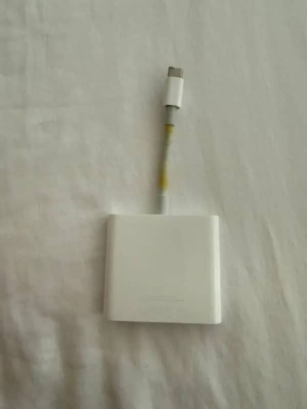 MacBook для USB и HDMI. Оригинал. — Батуми — 100 ₾