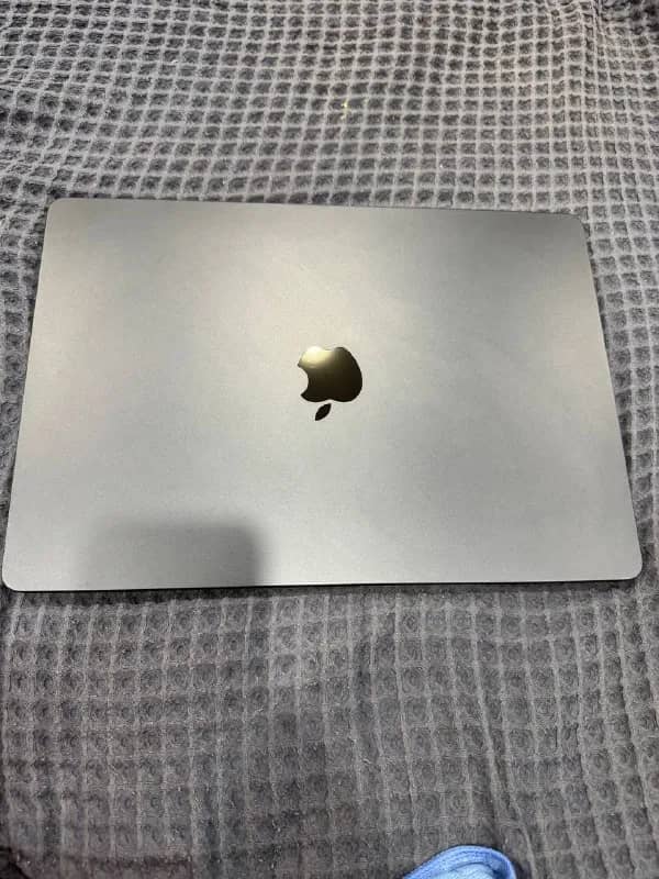 MacBook Air M2 15» (8/256 ГБ) — Батуми — 2 100 ₾