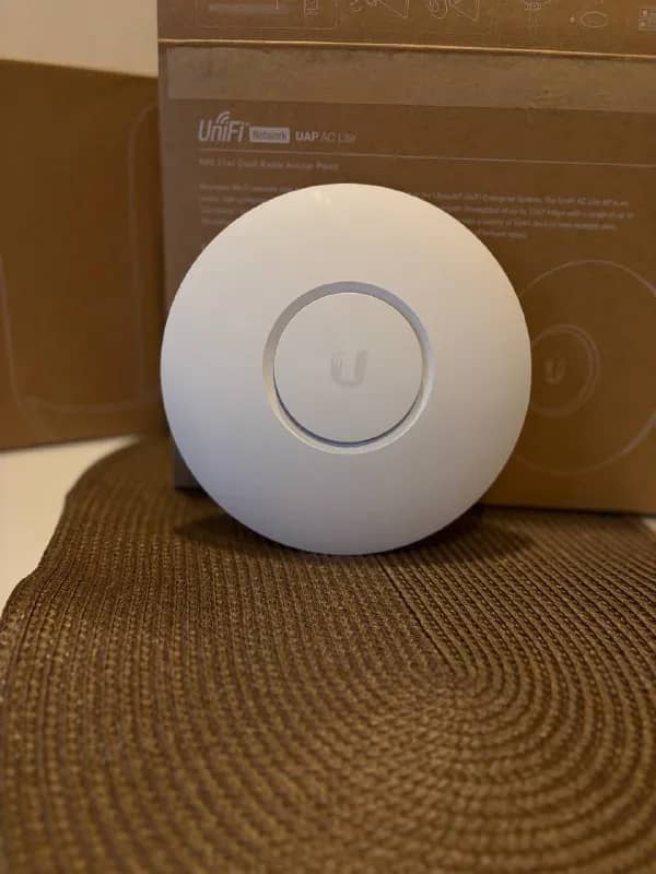 Ubiquiti UniFi UAP-AC-Lite — новая Wi-Fi точка доступа. — Батуми — 240 ₾
