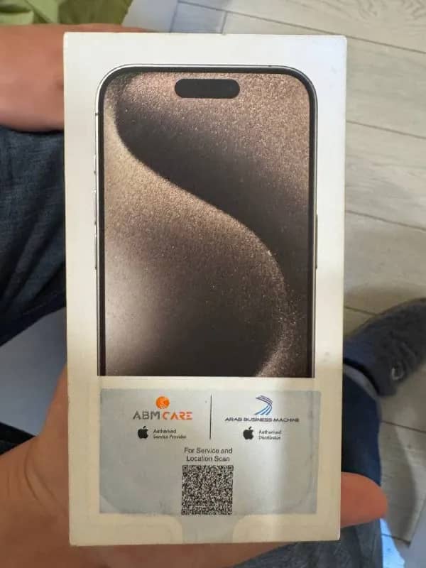 srazu IPhone 15 Pro 128GB 87% Battery Health, Skarobkom, Est carapki na ekran, cena 1350.torgz — Батуми