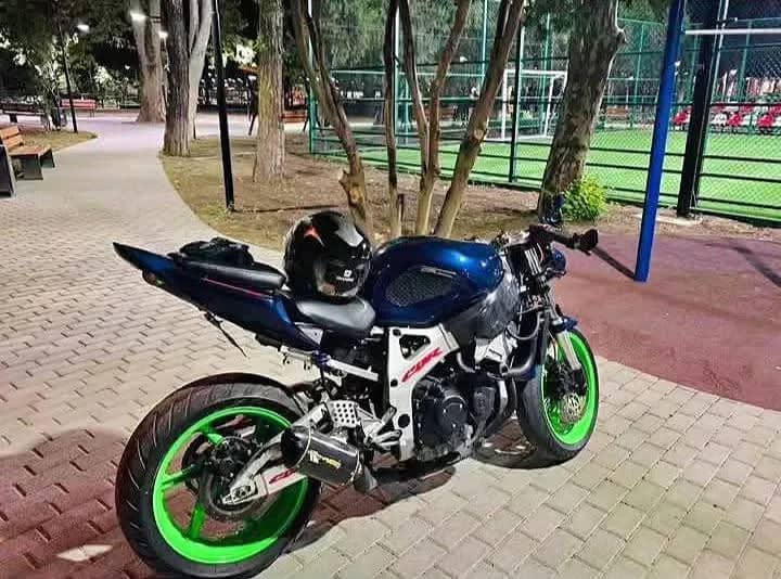 Honda CBR 919cc 💀 Идеальное техническое состояние, едет бешено 🤫 Сильно спешу, связи с этим, цена — Батуми — 2 400 $