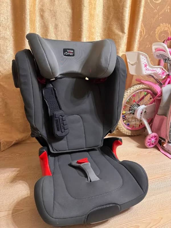 Автокресло Britax Römer Kidfix (для детей весом от 15 до 36 кг, примерно от 3 до 12 лет).Продаю за 8 — Тбилиси — 80 ₾