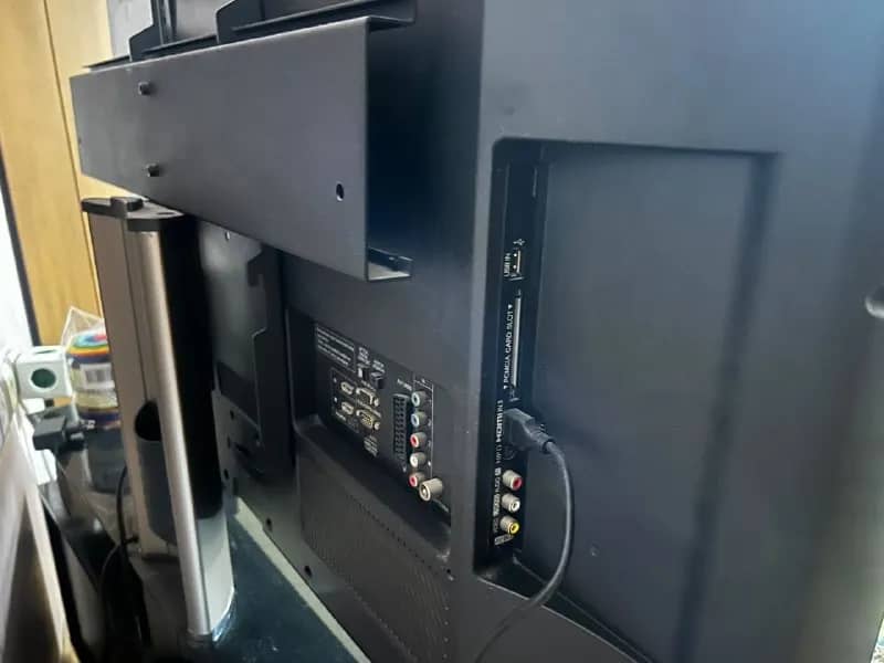 42 inc LG TV ve tv unitesi ile 4500 lira — Анталия
