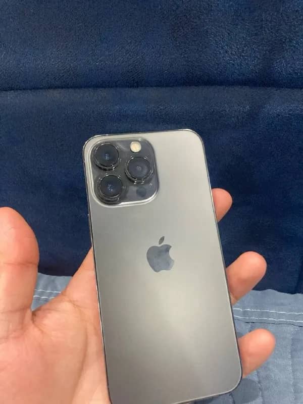 phone 13 Pro — Батуми — 720 ₾