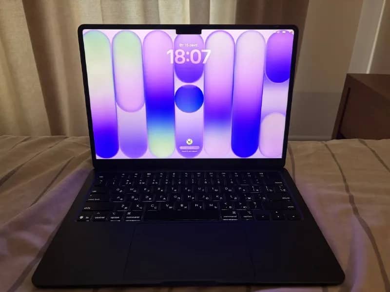 MacBook Air 13 дюймов с чипом Apple M4, 16 ГБ ОЗУ и SSD на 512 ГБ 2025 года. Состояние как новое, зд — Тбилиси — 2 800 ₾