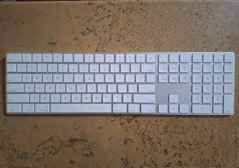 Apple: Magic Keyboard with Numeric Keypad — US English — Тбилиси — 150 ₾