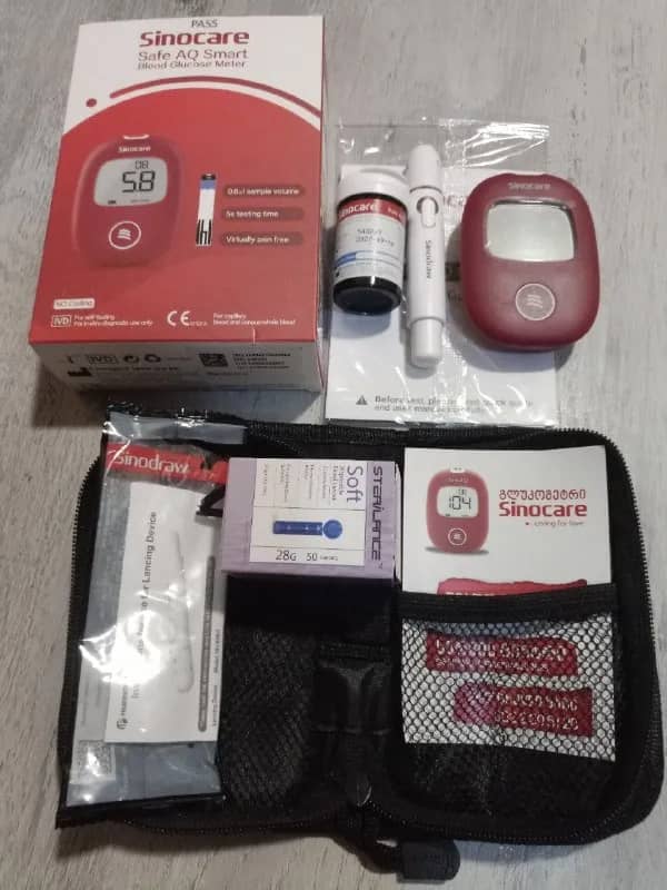 Sinocare Safe AQ Smart + 50 стерильных ланцет (покупались отдельно, в комплекте не шли). В аптеке выш — Тбилиси — 35 ₾