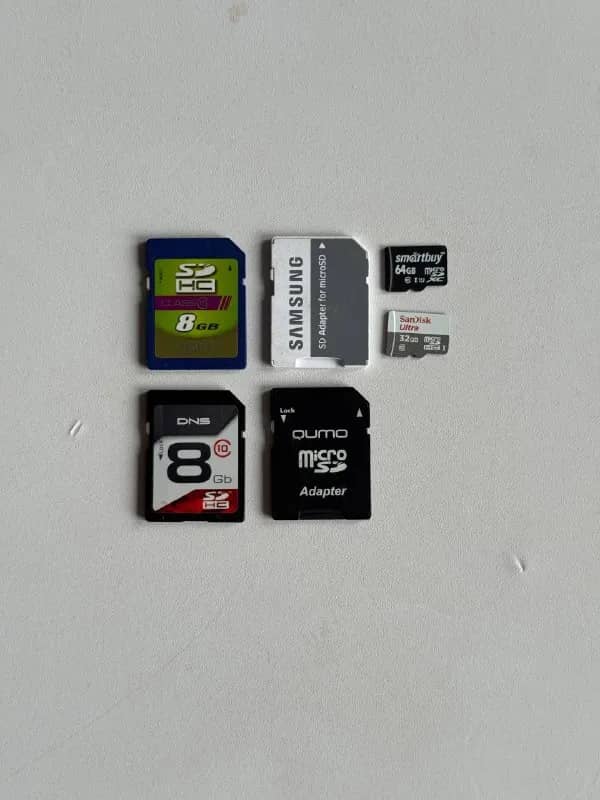 SD Apacer 8GB + SD DNS 8GB — 10 GEL — Тбилиси — 10 ₾