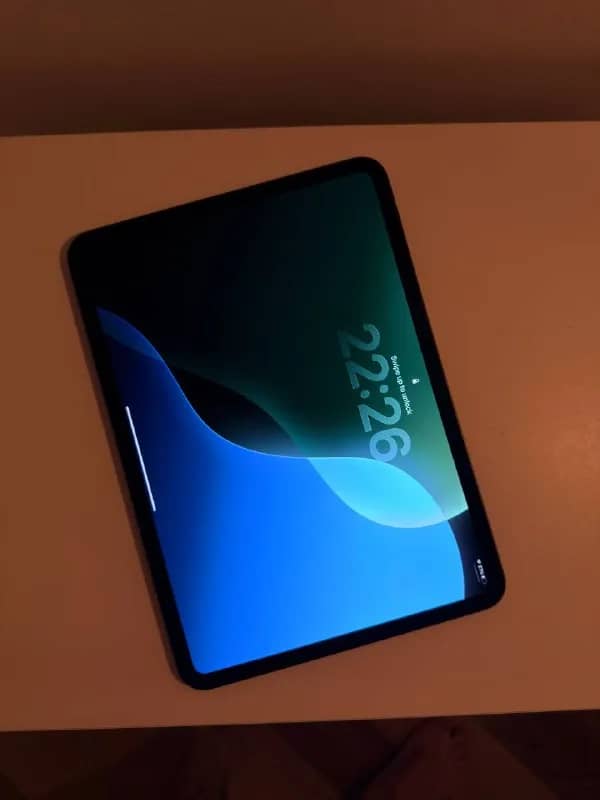 iPad pro 11 M4, 256gb, бат 100% использовал мало, без царапин как новый. 2450л. — Тбилиси