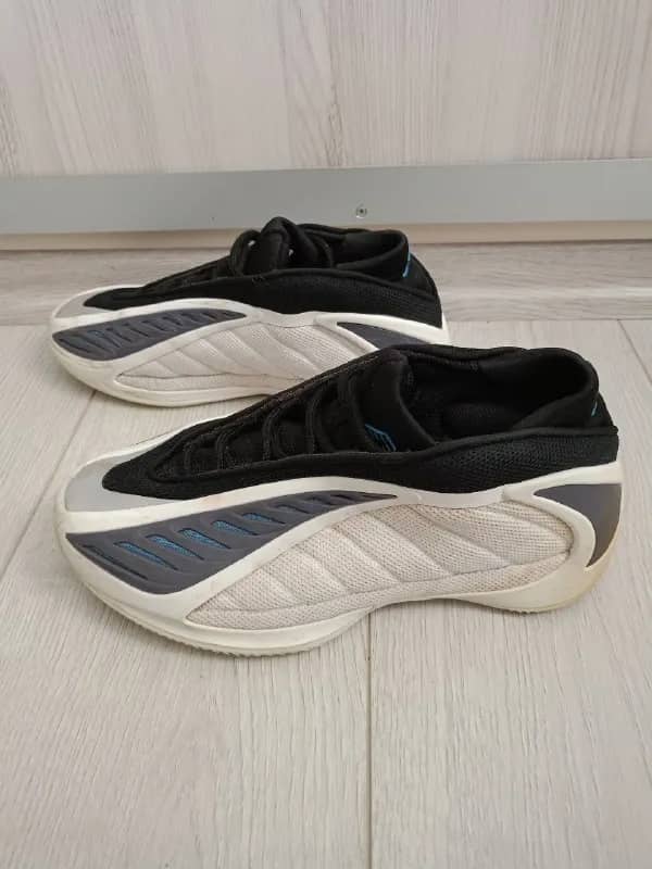 Adidas кроссовки, размер 37-38, маломерят (стелька 23-5-24 см). Модель унисекс (для женщины, мужчины — Анталия — 900 ₺