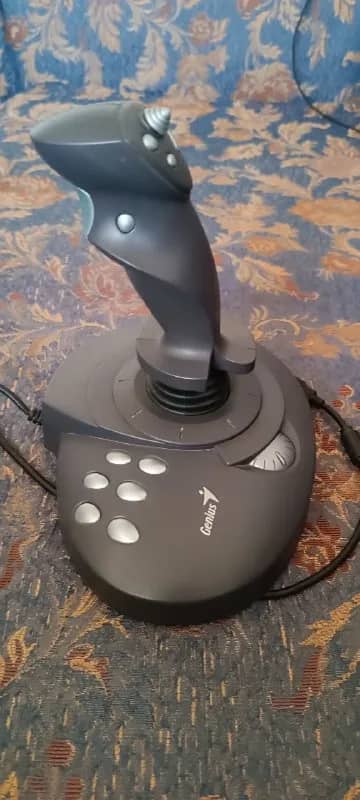 Джойстик Genius MaxFighter F31U вибрационный — Ереван — 5 500 ₽