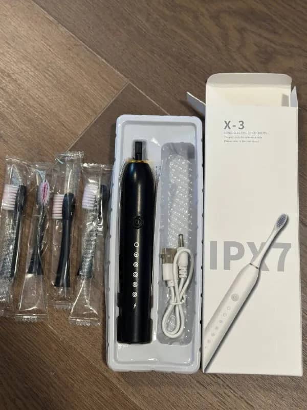 Электрическая зубная щетка новая — Батуми — 20 ₾