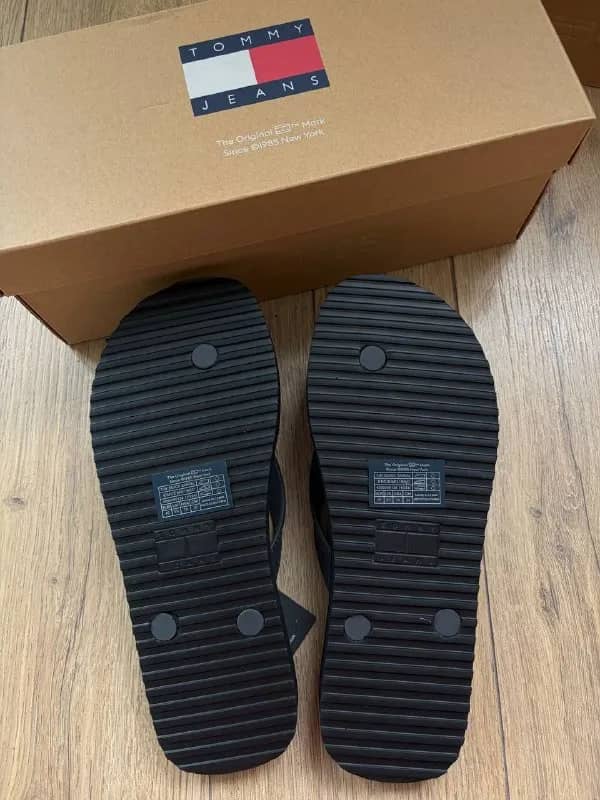 Tommy Jeans чёрные вьетнамки (оригинал) — Батуми — 65 ₾