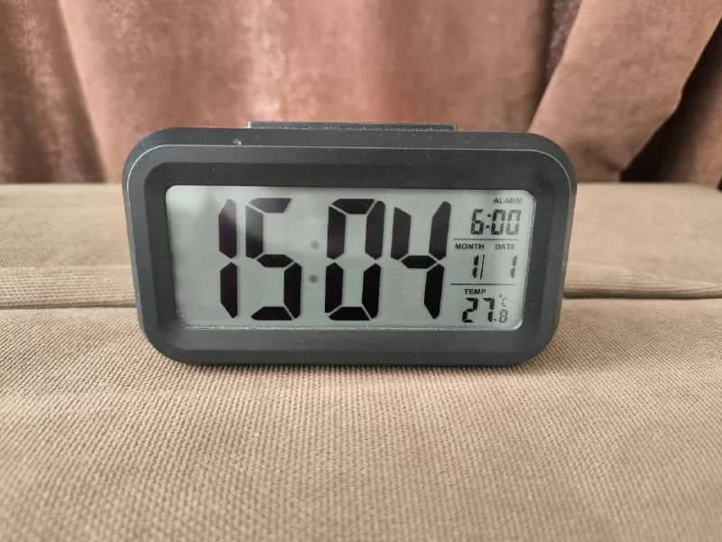Часы настольные Jysk с будильником — Батуми — 20 ₾
