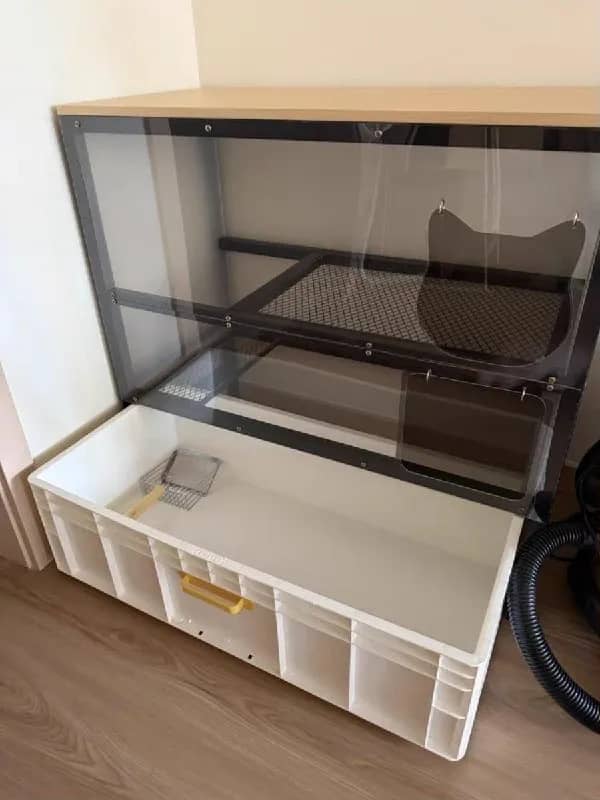 PET-панели (не стекло), сверху стол. — Батуми — 300 ₾