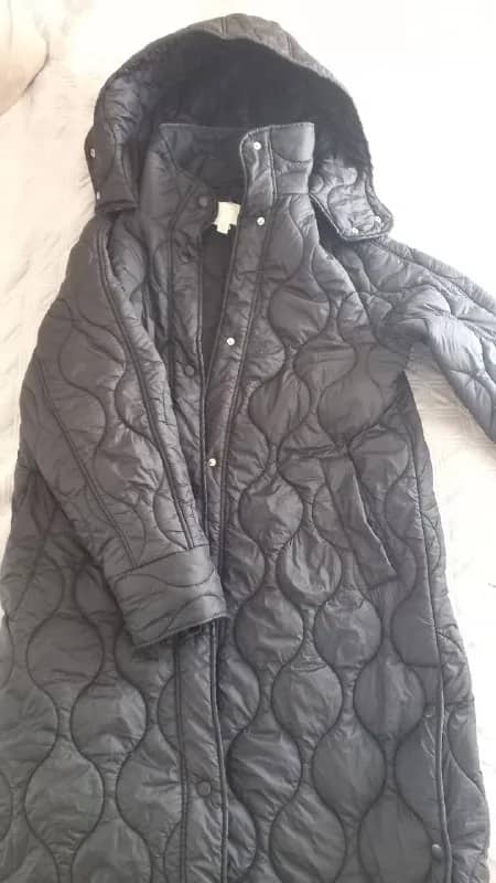 H&M, размер указан XS, но пойдет и на больший размер. Состояние хорошее. Длинная, удобная. Цена 30 л — Батуми — 30 ₾
