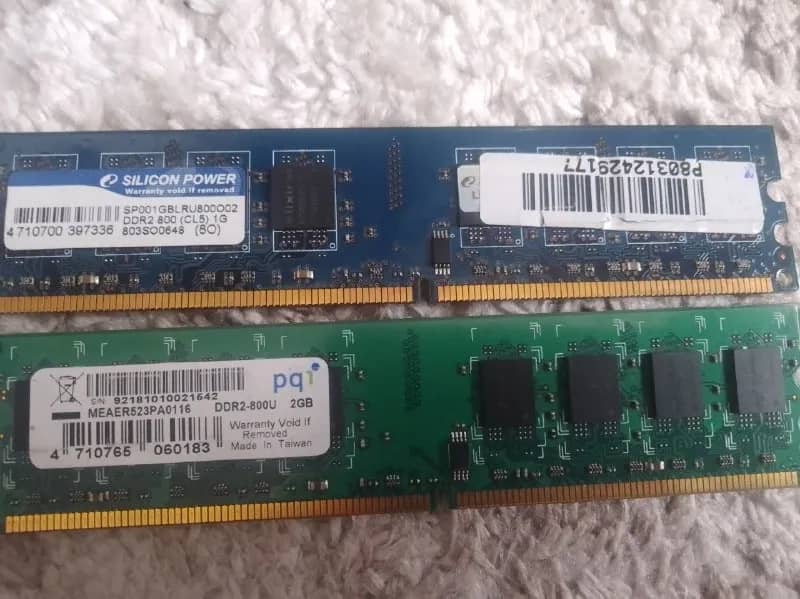 DDR2 по 1 Гб для компьютеров, обменяю на эти две — Астана