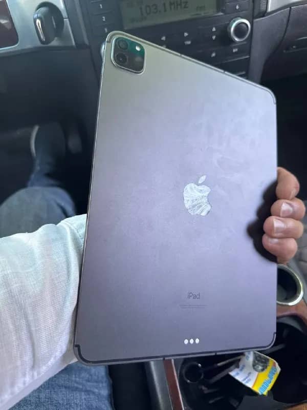 ipad pro 11 3 gen, верся с сим картой фейс ид и передная камера не работет 80000 Др — Ереван