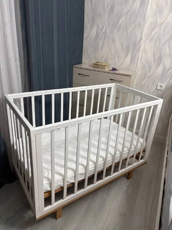 Кроватка для ребенка 0-3 года, из натуральной древесины — Батуми — 380 ₾