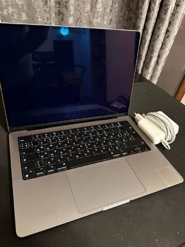 MacBook Pro 14» M1 Pro с разбитым дисплеем — — Тбилиси — 1 400 ₾