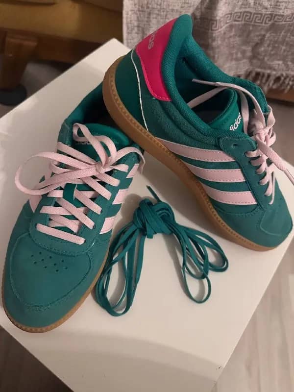 Adidas новые 4 ½ это р-р 36 (в Турции). Привезли с США, не подошел размер. Отдам за 50$ — Анталия — 50 $
