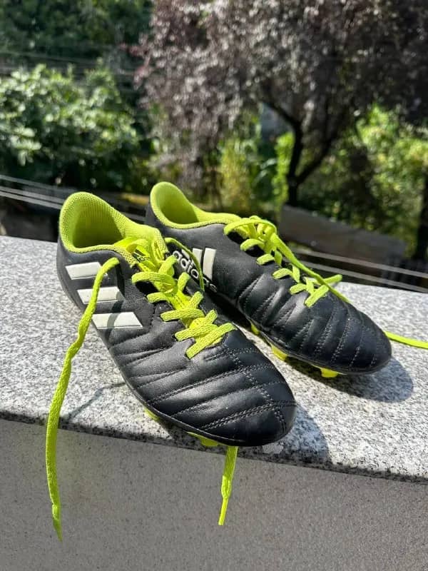 Продам футбольные бутсы Adidas, в отличном состоянии, размер 38 Eu стоимость 40 лари. — Батуми — 40 ₾