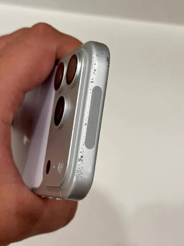 Продам iPhone 17 Pro 256 Gb Silver. АКБ 92. — Батуми — 2 200 ₾