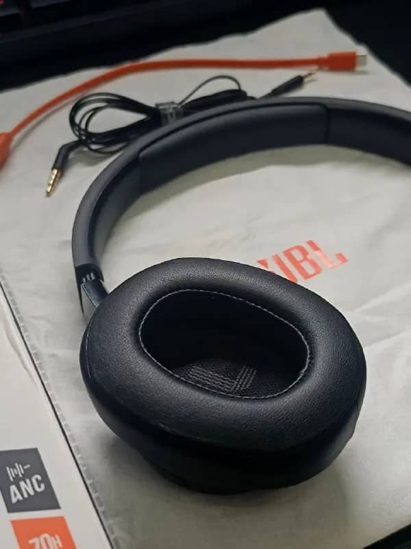 JBL Tune 770NC — Беспроводные наушники с шумоподавлением — Батуми — 190 ₾