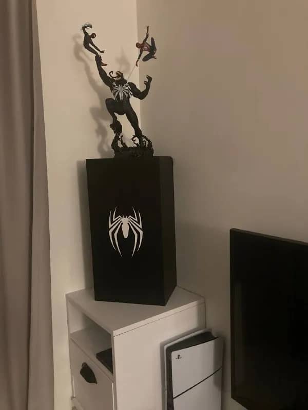 Коллекционное издание Spider-Man 2 PS5, фигурка Венома — Батуми