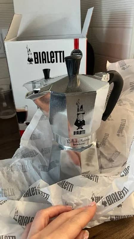 Гейзерная кофеварка Bialetti Moka Express 6 cup — Тбилиси — 110 ₾