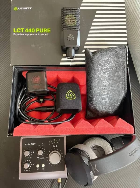 Lewitt LCT 440 PURE, Audient iD4, Beyerdynamic DT 770 PRO — Тбилиси — 500 $