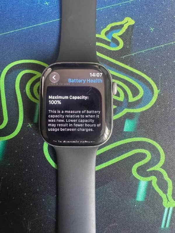 Продаю Apple Watch Series 11 46 mm серебристого цвета GPS-версия — Тбилиси — 1 000 ₾