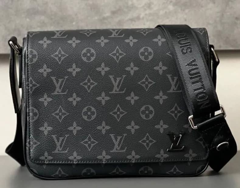 Продам реплику сумки Louis Vuitton, носил бережно и не много, продаю по ненадобности. покупалась за — Ереван