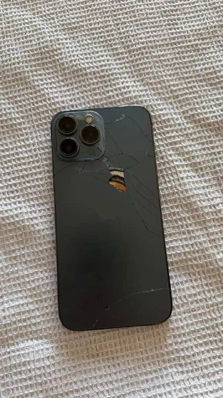 iPhone 13 Pro Max, батарея 51% — Тбилиси — 600 ₾