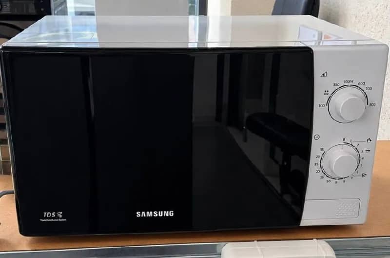 Продам микроволновую печь SAMSUNG ME81KRW — Батуми — 190 ₾