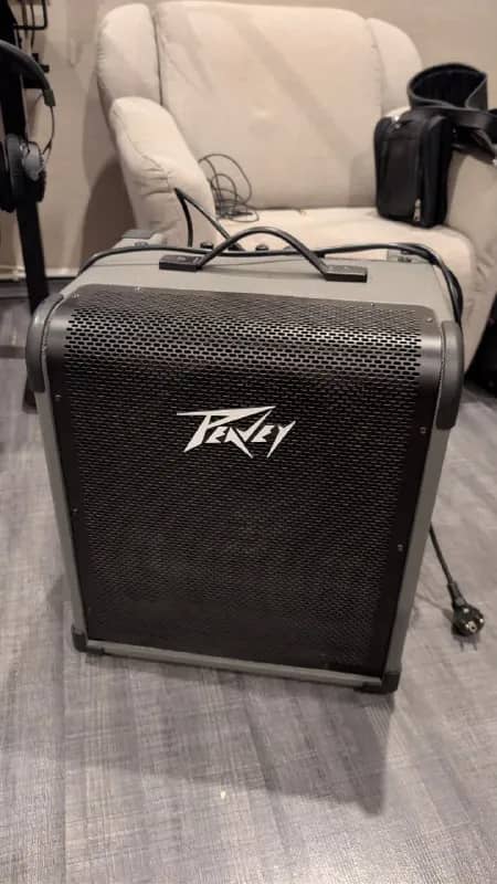 Басовый комбоусилитель Peavey Max 100 — Тбилиси — 400 ₾