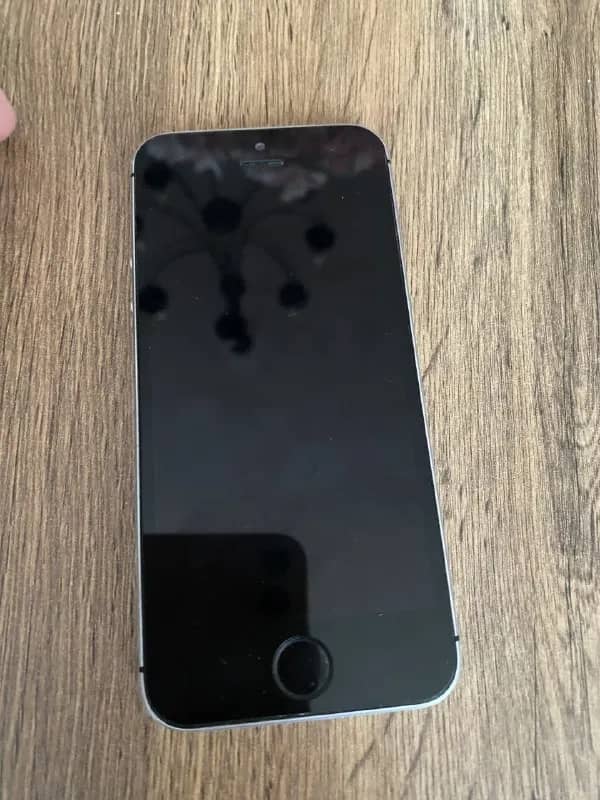 iPhone SE 2016 (A1662) 🇺🇸 — рабочий, на звонилку — Тбилиси — 35 ₾