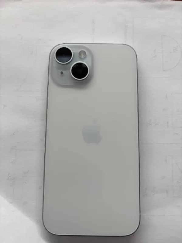 Продам IPhone 15 128gb, акб 84%, состояние хорошее на фото сколы на экране — защитное стекло. По доп — Минск