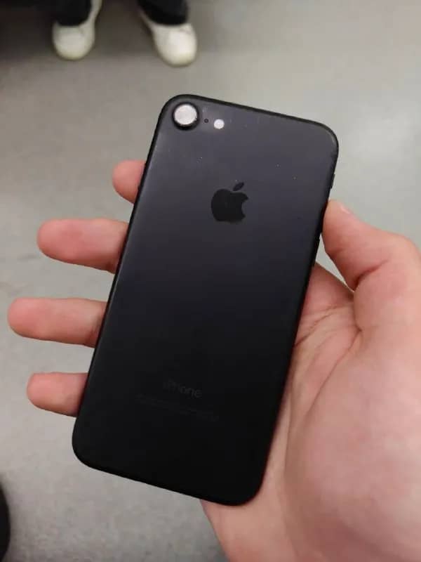 IPHONE 7 — Тбилиси — 7 150 ₾