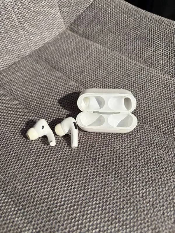 Продаю наушники Apple AirPods Pro 1 поколения — Тбилиси — 150 ₾