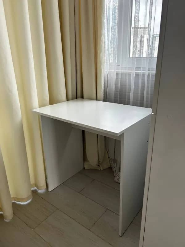 Стол 72×51 см — Батуми — 80 ₾