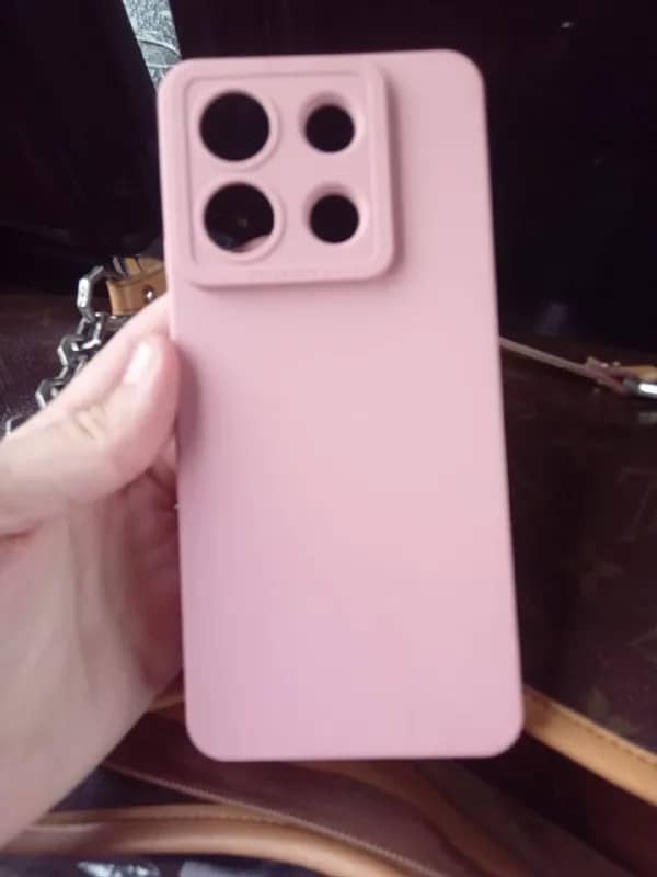 Чехол розовый на iPhone 13 новый — Батуми — 10 ₾