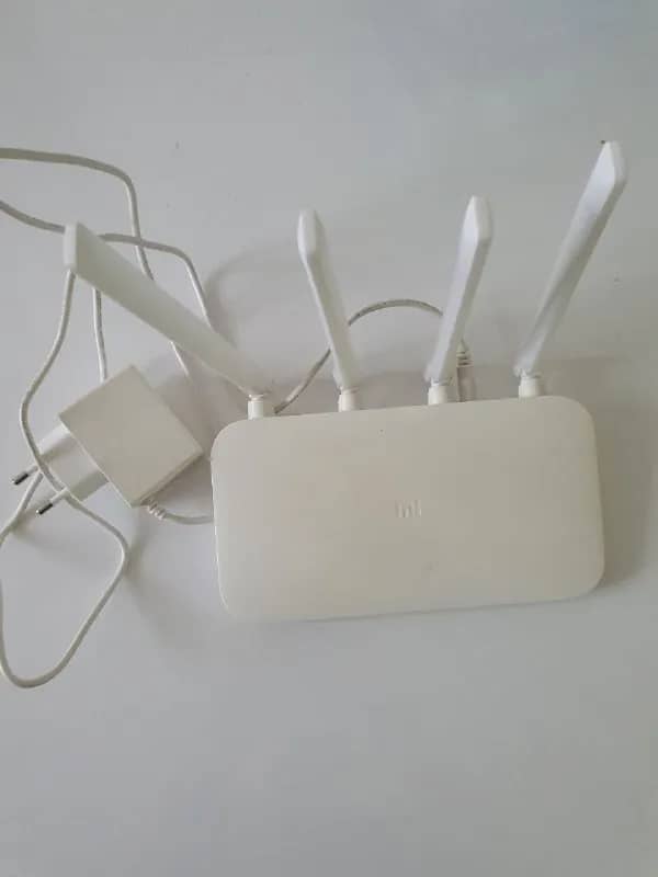 Продам маршрутизатор/роутер Xiaomi Mi Router 4 °C в белом пластиковом корпусе с четырьмя антеннами.Ос — Батуми — 40 ₾