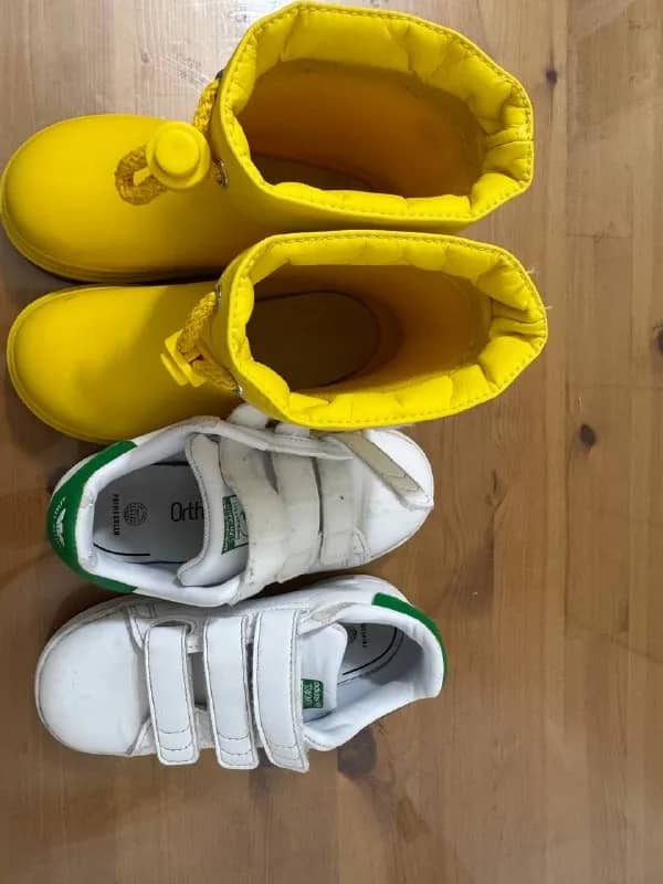 Заголовок объявления: Детские сапоги Igor (размер 26) и кроссовки Adidas Stan Smith (размер 27) — Ко — Анталия — 600 ₺