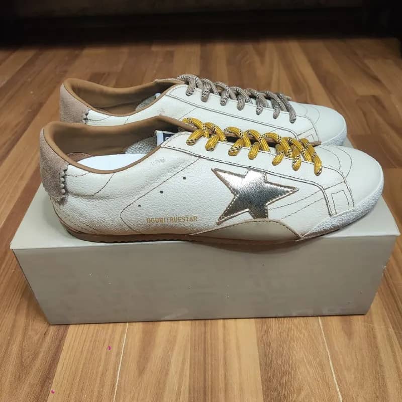 Продам абсолютно новые оригинальные кеды Golden Goose премиальной линейки True-Star 43 р-р. Обувь ни — Тбилиси — 1 400 ₾