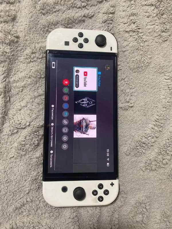 Продам nintendo oled, состояние идеальное, две игры скайрим и ведьмак 3 цена 700, торг адекватный — Батуми — 700 ₾
