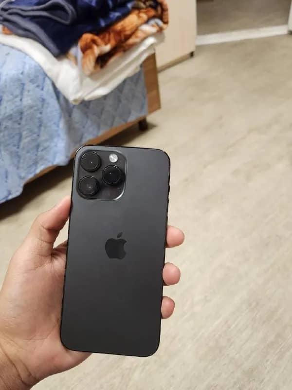Selling an iPhone 14 Pro Max in good condition. — Минск
