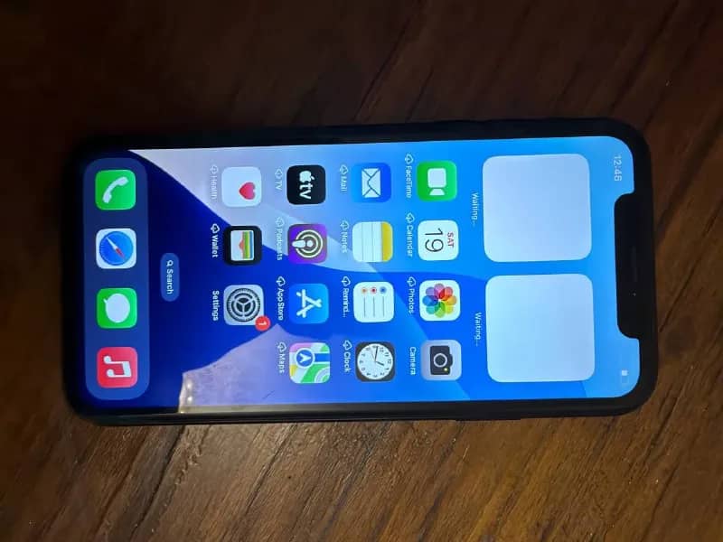 Продается iphone xr менялся только аккумулятор состояние хорошее, есть небольшие коцки по корпусу, и — Тбилиси — 250 ₾