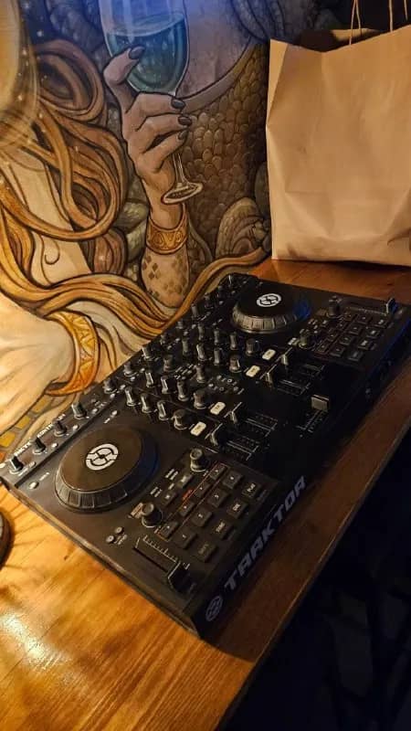 Traktor Kontrol S4 MK1 четырёхканальный DJ-контроллер — Тбилиси — 1 400 ₾